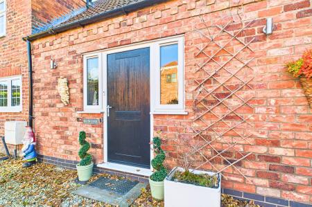 5 bedroom Detached house for sale in North End, Goxhill, DN19
