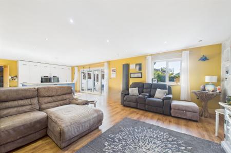 5 bedroom Detached house for sale in North End, Goxhill, DN19
