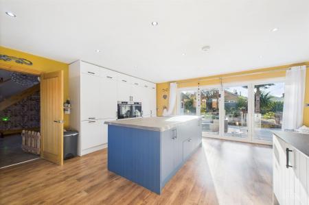 5 bedroom Detached house for sale in North End, Goxhill, DN19