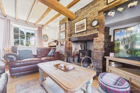 2 bedroom Semi-detached house for sale in Silver Street, Winteringham, DN15
