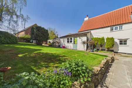 2 bedroom Semi-detached house for sale in Silver Street, Winteringham, DN15