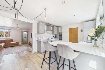 4 bedroom Detached house for sale in Franklin Way, Barrow-Upon-Humber, DN19