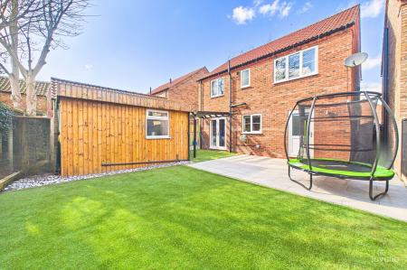 4 bedroom Detached house for sale in Franklin Way, Barrow-Upon-Humber, DN19