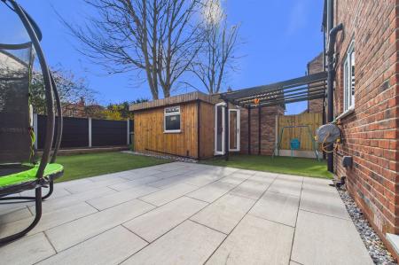 4 bedroom Detached house for sale in Franklin Way, Barrow-Upon-Humber, DN19