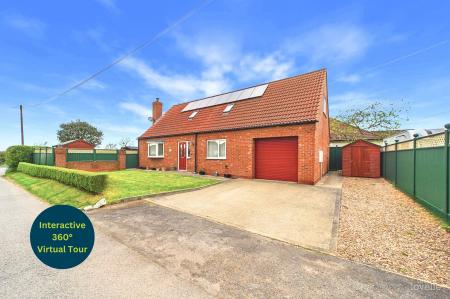 4 bedroom Detached bungalow for sale in Elm Lane, Goxhill, DN19