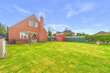 4 bedroom Detached bungalow for sale in Elm Lane, Goxhill, DN19