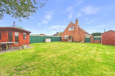 4 bedroom Detached bungalow for sale in Elm Lane, Goxhill, DN19