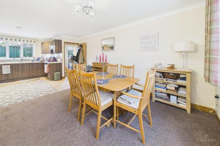 4 bedroom Detached bungalow for sale in Elm Lane, Goxhill, DN19