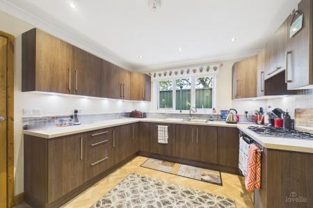 4 bedroom Detached bungalow for sale in Elm Lane, Goxhill, DN19
