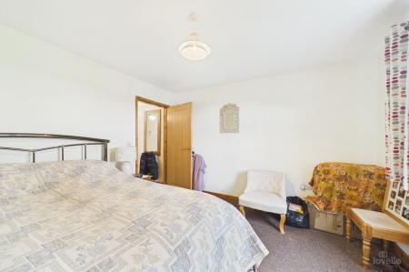 4 bedroom Detached bungalow for sale in Elm Lane, Goxhill, DN19