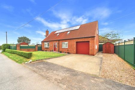 4 bedroom Detached bungalow for sale in Elm Lane, Goxhill, DN19