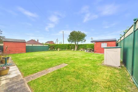 4 bedroom Detached bungalow for sale in Elm Lane, Goxhill, DN19