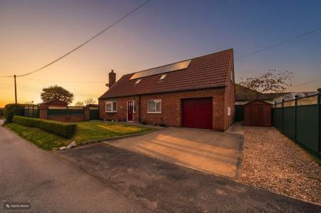 4 bedroom Detached bungalow for sale in Elm Lane, Goxhill, DN19
