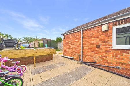 2 bedroom Semi-detached house for sale in Townside, East Halton, DN40