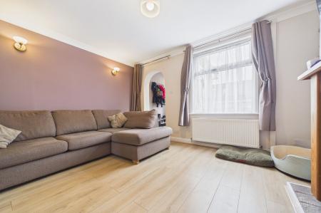 2 bedroom Semi-detached house for sale in Townside, East Halton, DN40