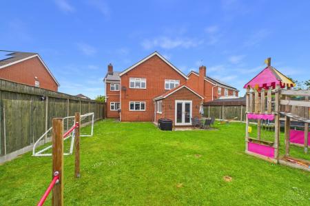 4 bedroom Detached house for sale in Evergreen Close, Goxhill, DN19