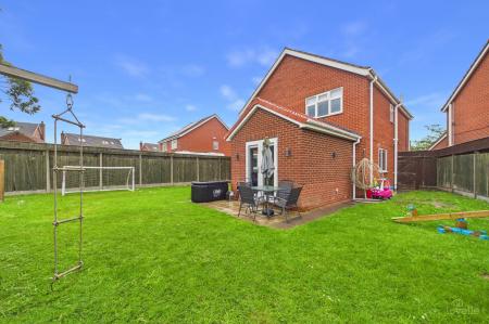 4 bedroom Detached house for sale in Evergreen Close, Goxhill, DN19