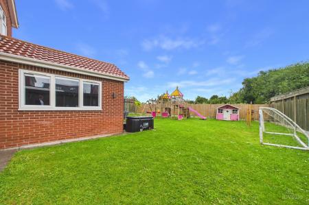 4 bedroom Detached house for sale in Evergreen Close, Goxhill, DN19