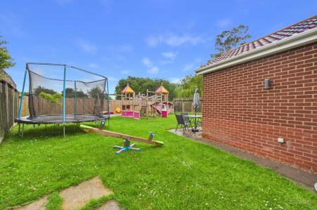 4 bedroom Detached house for sale in Evergreen Close, Goxhill, DN19