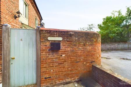 2 bedroom Semi-detached house for sale in Kingsgarth, Barton-Upon-Humber, DN18