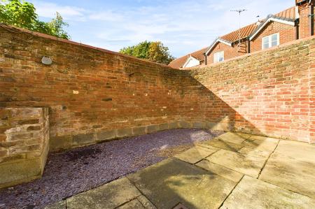 2 bedroom Semi-detached house for sale in Kingsgarth, Barton-Upon-Humber, DN18