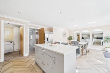 4 bedroom Detached house for sale in Canberra View, Barton-Upon-Humber, North Lincolnshire, DN18