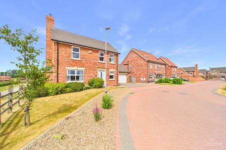 4 bedroom Detached house for sale in Canberra View, Barton-Upon-Humber, North Lincolnshire, DN18
