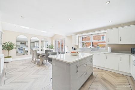 4 bedroom Detached house for sale in Canberra View, Barton-Upon-Humber, North Lincolnshire, DN18