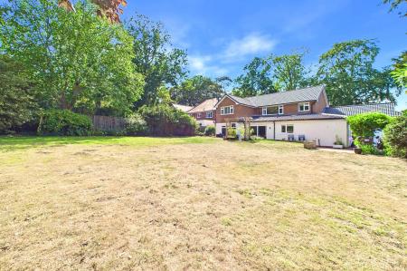 4 bedroom Detached house for sale in The Bridges, Barton-Upon-Humber, North Lincolnshire, DN18