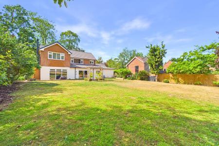 4 bedroom Detached house for sale in The Bridges, Barton-Upon-Humber, North Lincolnshire, DN18