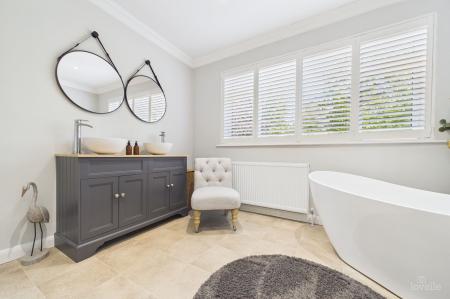 4 bedroom Detached house for sale in The Bridges, Barton-Upon-Humber, North Lincolnshire, DN18