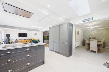 4 bedroom Detached house for sale in The Bridges, Barton-Upon-Humber, North Lincolnshire, DN18