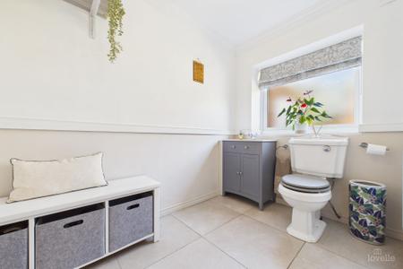 4 bedroom Detached house for sale in The Bridges, Barton-Upon-Humber, North Lincolnshire, DN18
