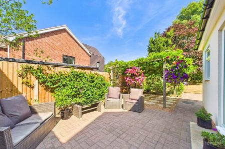 4 bedroom Detached house for sale in The Bridges, Barton-Upon-Humber, North Lincolnshire, DN18