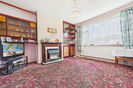 3 bedroom Semi-detached house for sale in Grange Avenue, Barton-Upon-Humber, North Lincolnshire, DN18