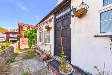 2 bedroom End of terrace house for sale in Kingston Terrace, South Ferriby, North Lincolnshire, DN18
