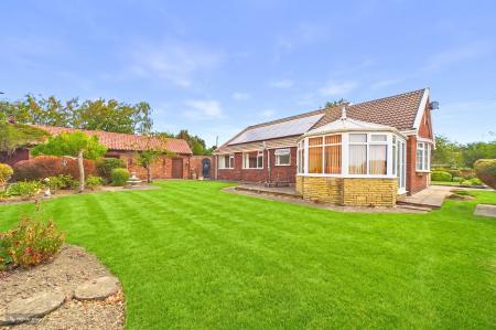 3 bedroom Detached bungalow for sale in Ferry Road, Goxhill, North Lincolnshire, DN19