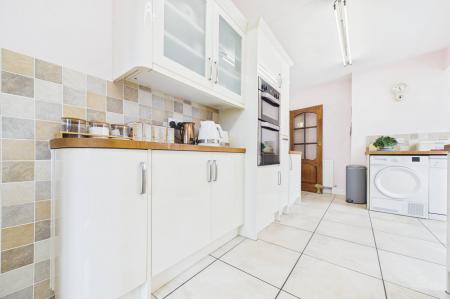3 bedroom Detached bungalow for sale in Ferry Road, Goxhill, North Lincolnshire, DN19