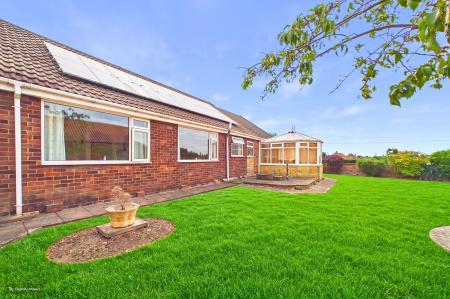 3 bedroom Detached bungalow for sale in Ferry Road, Goxhill, North Lincolnshire, DN19