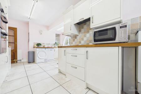 3 bedroom Detached bungalow for sale in Ferry Road, Goxhill, North Lincolnshire, DN19
