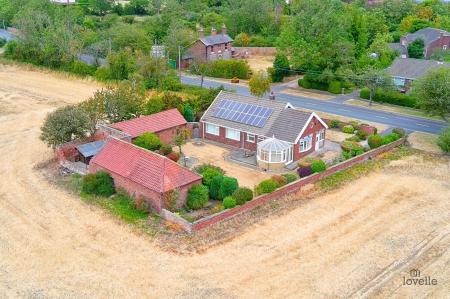 3 bedroom Detached bungalow for sale in Ferry Road, Goxhill, North Lincolnshire, DN19