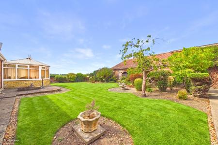 3 bedroom Detached bungalow for sale in Ferry Road, Goxhill, North Lincolnshire, DN19