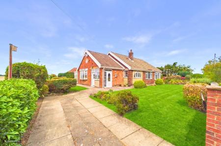 3 bedroom Detached bungalow for sale in Ferry Road, Goxhill, North Lincolnshire, DN19