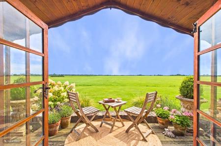 3 bedroom Detached bungalow for sale in Ferry Road, Goxhill, North Lincolnshire, DN19