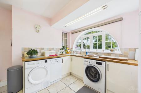 3 bedroom Detached bungalow for sale in Ferry Road, Goxhill, North Lincolnshire, DN19