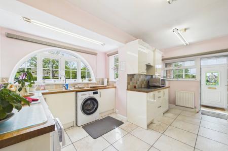 3 bedroom Detached bungalow for sale in Ferry Road, Goxhill, North Lincolnshire, DN19