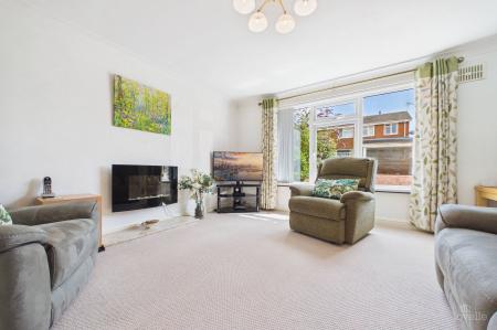 3 bedroom Semi-detached house for sale in Orchard Close, Barton-Upon-Humber, North Lincolnshire, DN18