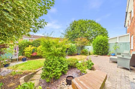 3 bedroom Semi-detached house for sale in Orchard Close, Barton-Upon-Humber, North Lincolnshire, DN18