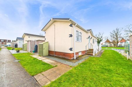 2 bedroom Park home for sale in Barton Broads Park, Maltkiln Road, DN18
