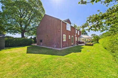 4 bedroom Detached house for sale in Swallow Lane, Wootton, DN39